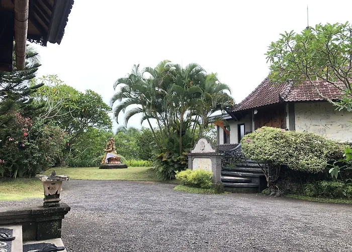 Pensión Nirarta Center For Living Awareness